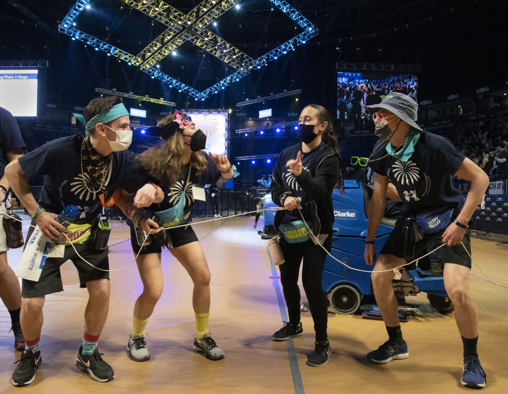 THON 2022, OPP members dance